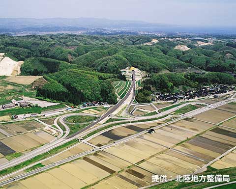 高岡砺波道路　高岡北IC